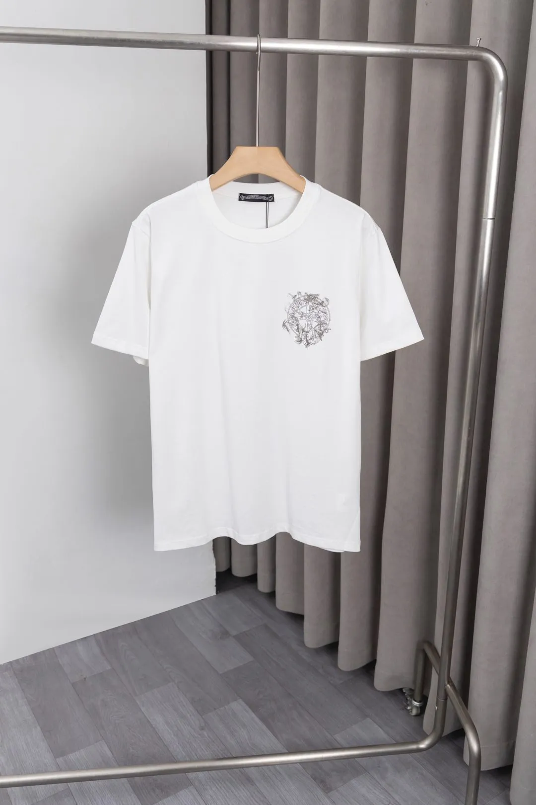 P134 S005 Chrome Hearts 25ss new T-sleeve! Made of 260g double yarn pure cotton fabric, front and back pattern + letter logo printing process, fashionable and versatile, same style for men and women. Color: black, white, size: M～3XL